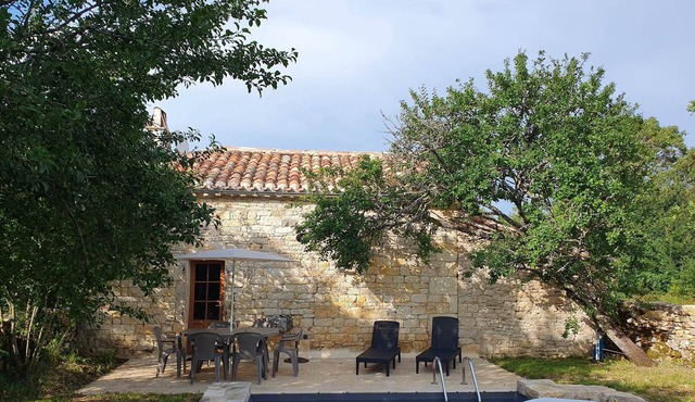 Maison Typique en Pierre du Quercy Avec Piscine