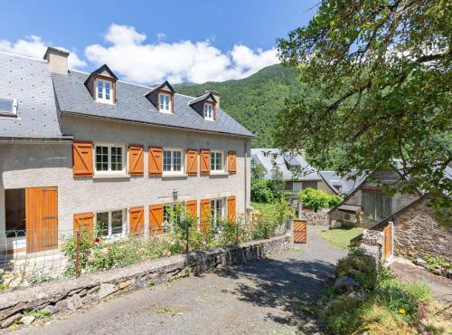 Maison typique 10 pers. avec Wifi, jardin et terrasse, à 5 min de Loudenvielle - FR-1-695-58