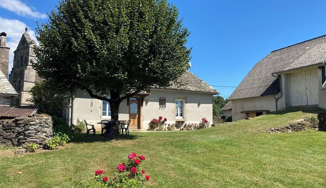 Maison Typique au Calme Dans un Charmant Hameau Auvergnat