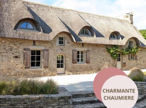 Maison typique bretonne avec toit de chaume