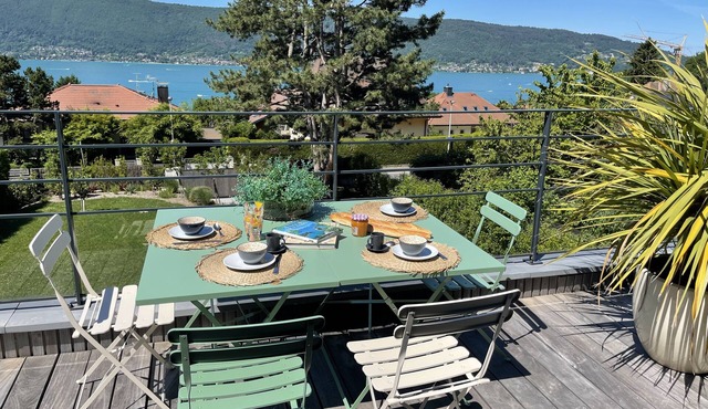 Maison Veyrier, 150m from the lake, breathtaking view of the lake and mountains, sleeps 10