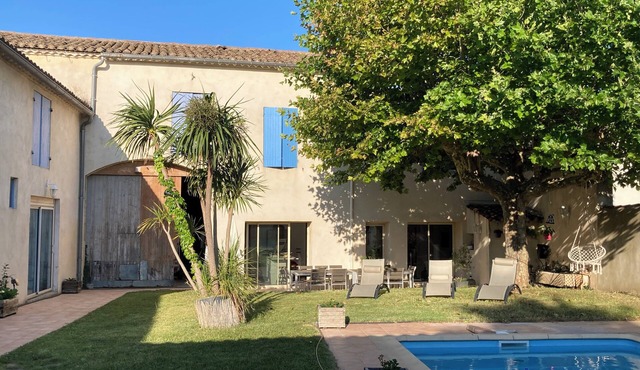 Maison Vigneronne 1835, Cour Extérieure Sans vis à Vis, Entre Nîmes et Camargue