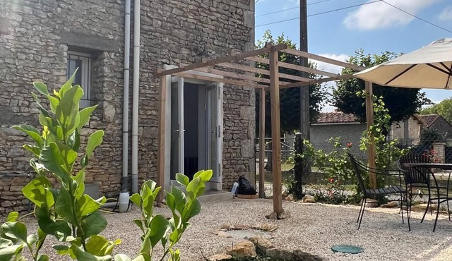 Maison Vigneronne - Stay on a vineyard in this 18th century stone farmhouse