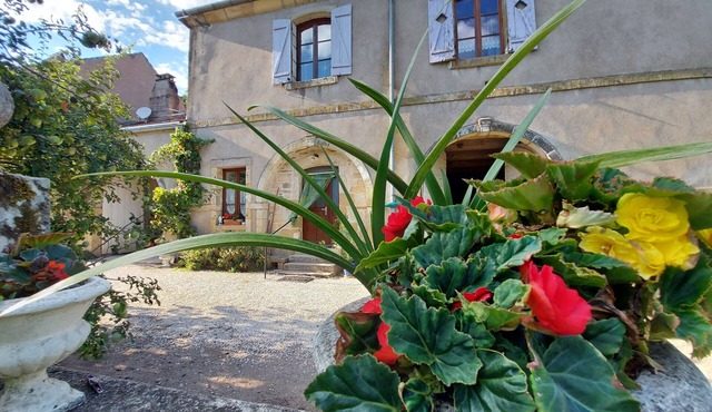 Maison XVIII hameau de l'abbaye with view of the forest