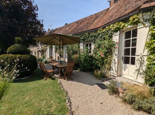 Maison XVIIIe avec jardin privatif - Yèvre le Châtel - FR-1-590-440