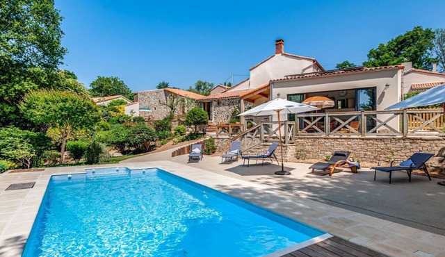 Maison Zenith - Five Bedroom Villa, Sleeps 10