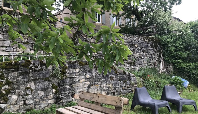 "Maisondeltraouc" gîte with roof terrace and garden offering stunning views.