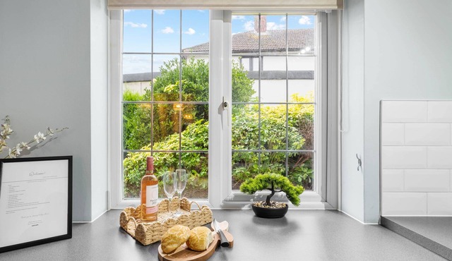 Maisonette close to Heathrow and Windsor, easy transport link to central London.