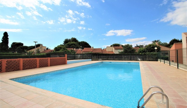 Maisonette T2 et parking dans résidence avec piscine