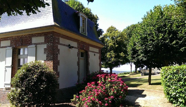 Maisonette in 18th property - dominant view Cabourg