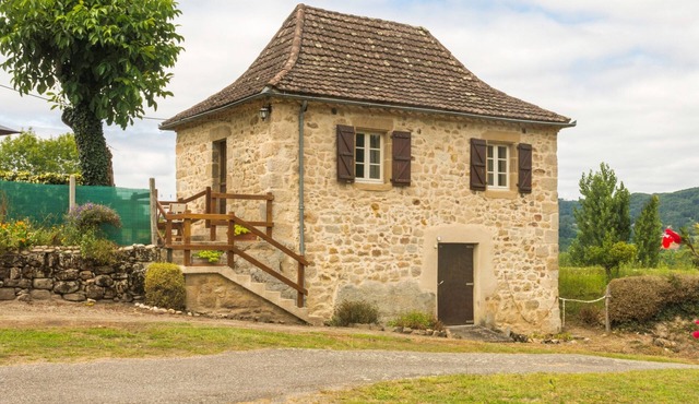 Maisonette in Corrèze | Wifi, TV, terrace and barbecue, private green spaces