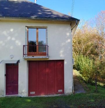 Maisonette next to woodland