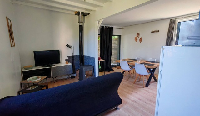 Maisonette on 1 hectare park, direct access to lake, swimming pool, boat pontoon