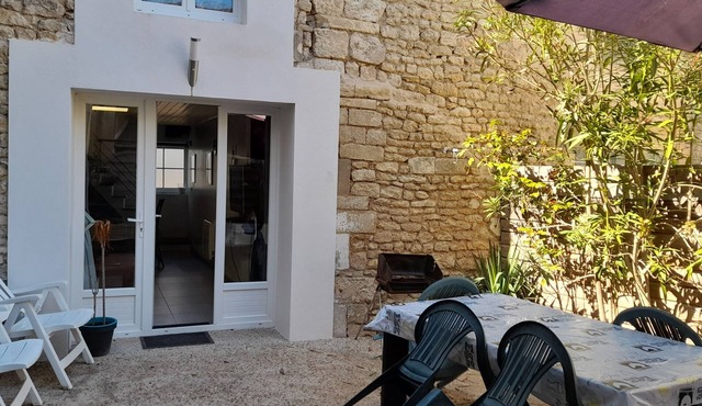 Maisonnette 2/4p private courtyard, QUIET. 200m from the spa. 10 min from ROYAN beaches!