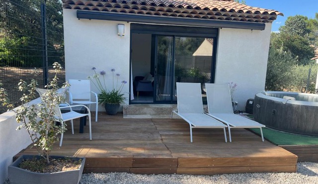 Maisonnette 32m2 climatisé avec jacuzzi au calme.