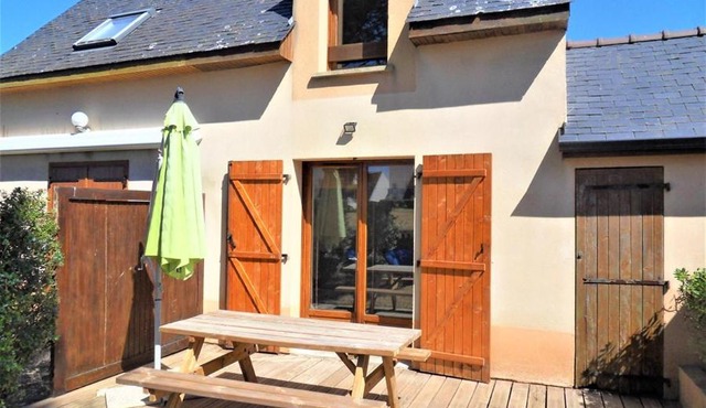 Maisonnette 5 personnes avec accès piscine commune et à 500 mètres de la plage.