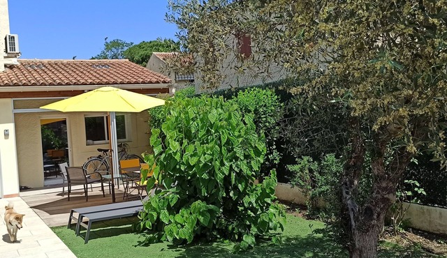 Maisonnette Avec Jardinet au Calme Très Proche des Commerces