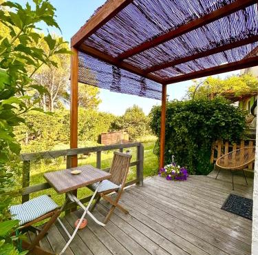 Maisonnette avec terrasse privée au calme absolu - proche LOURMARIN