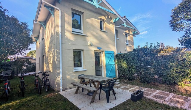 Maisonnette close to beaches in residence with swimming pool + 4 bicycles