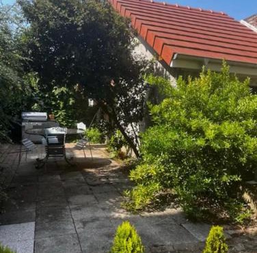 Maisonnette centre ville avec patio