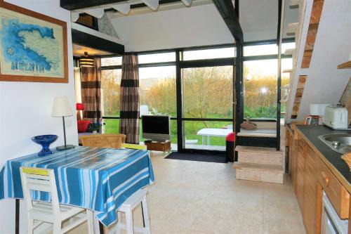 Maisonnette de charme à 400m de la plage à TREGASTEL - Réf 64