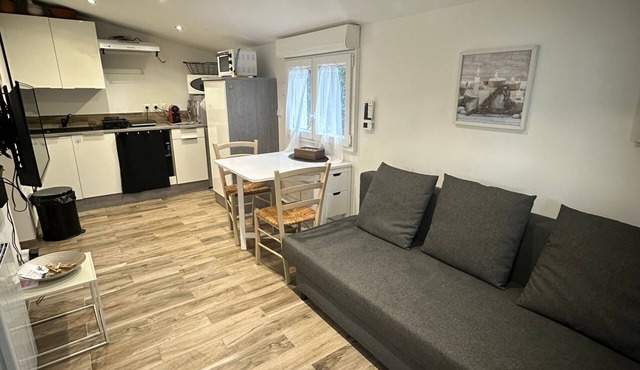 Maisonnette Chante coucou Le Cannet des Maures in the heart of the plaine des maures