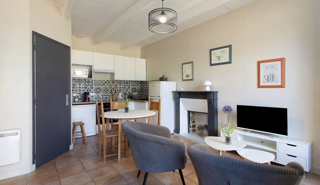 "Maisonnette du Paradis" Cottage with Shared Garden and Wi-Fi in Pommerit-le-Vicomte in Pommerit-le-Vicomte