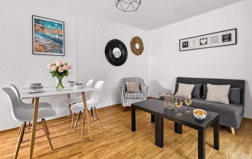 Maisonnette, jardin, terrasse, parking et piscine