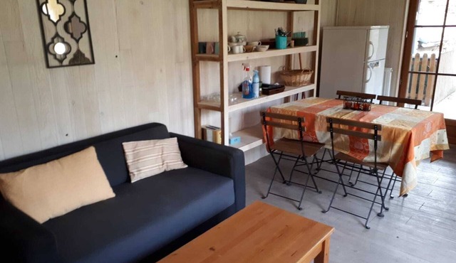 Maisonnette Mitoyenne Avec Jardin Dans un Petit Hameau Sympa,