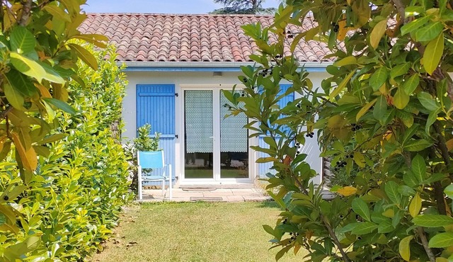 Maisonnette n°1 Rez-de-jardin Campagne Frontière Pays Basque Béarn. Bain Rivière