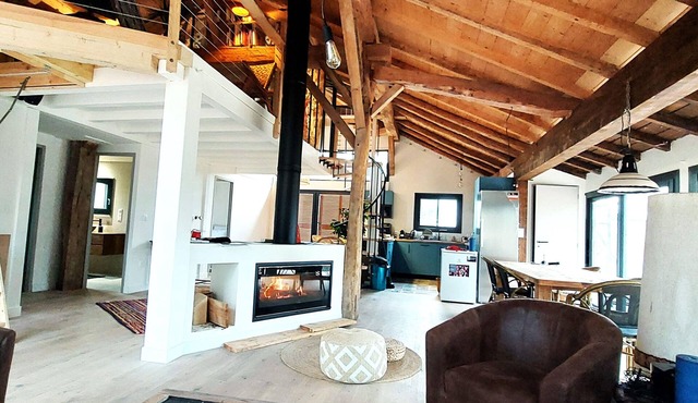 Maisons Dans une Réserve Naturelle au Bord D'un Lac. Proximité des Plages