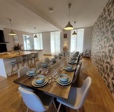 Maisons de Familles Beautiful city home with a pool table foosball table