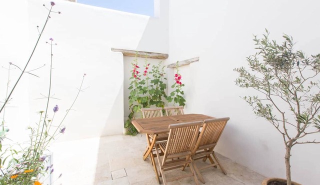 Maisons de l'Olivette - La Petite Maison (sleeps 4) near beach and shops