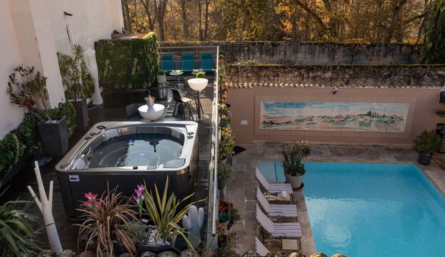 MaisonToscane 5* with AC - heated private pool, jacuzzi, billiards