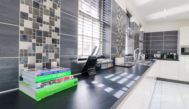 MAISONWYCK, country holiday cottage, with pool in Canvey Island