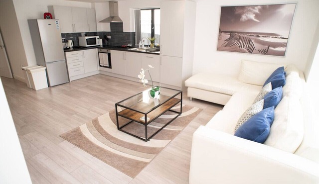 Maisy Lodge - Two Bed Lux Flat - Parking, Netflix