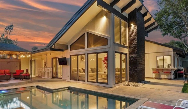 Majestic 4BR/2.5B Home with Mini Golf, Pool, & Billiards
