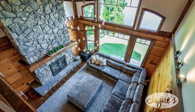 Majestic 5bdrm 5bath post & beam cottage on Chemong Lake!