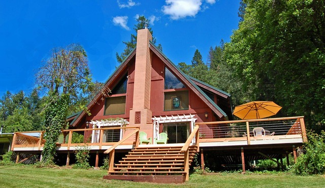 Majestic A-Frame Riverfront House on the Trinity River. Alpen Glow