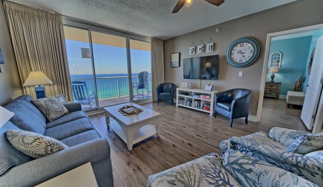 MAJESTIC BEACH RESORT - Right on the Beach!