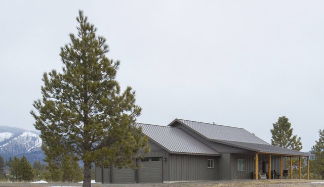 Majestic Bull Elk, Rambler, Views, Porches