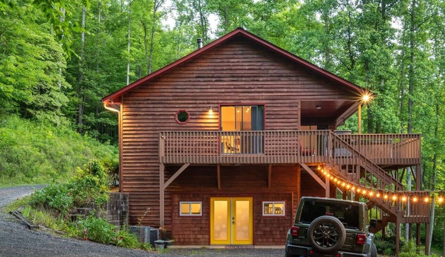 Majestic Cabin | Modern, Hot Tub, & Game Room