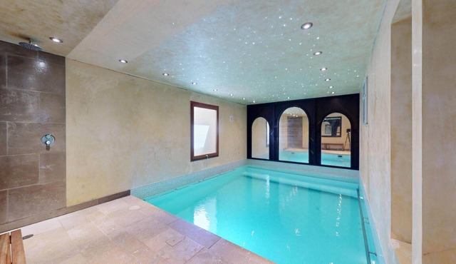 Majestic chalet with indoor pool