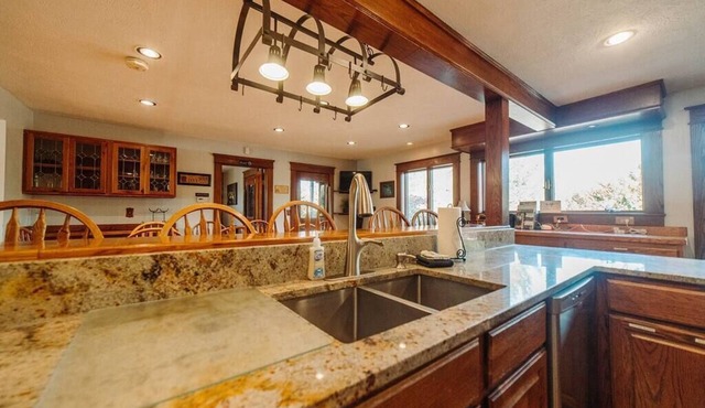 Majestic & Exclusive Country Home in Hocking Hills