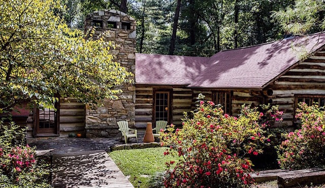 Majestic Getaway Cabin near Wake Forest University
