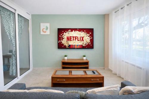 Majestic Green Tone - Disneyland - Free Parking