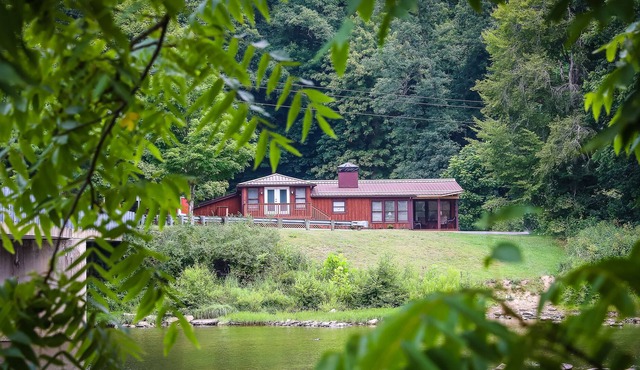 Majestic Greenbrier River Front Cabin at Watoga