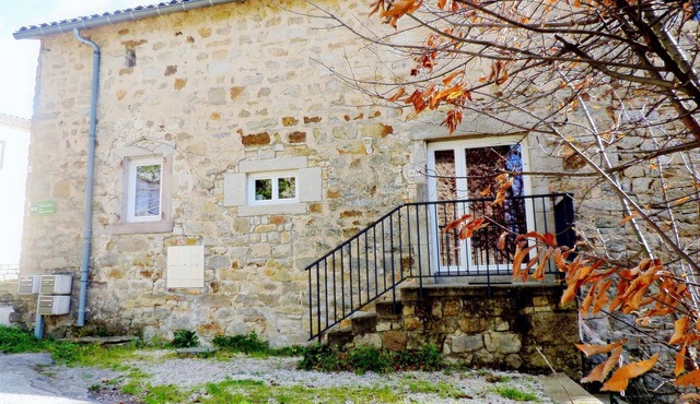 Majestic holiday home in Les Assions with terrace