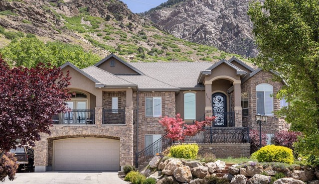 Majestic Home W/Incredible Views + Hot Tub