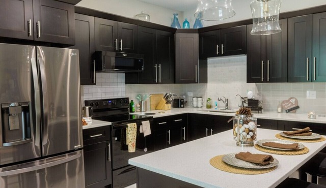 Majestic House/3BR/8PX/Parking/BBQ at Stonecrest